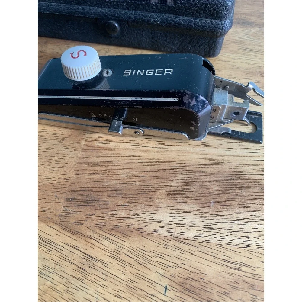 VTG Singer Sewing Buttonholer 160506 Hard Black Case 1951 5 Templates US Complet